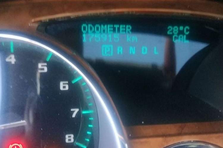 Used Buick Enclave 2013 3.6L Two-Wheel-Drive Elegance Edition Odometer Close Up