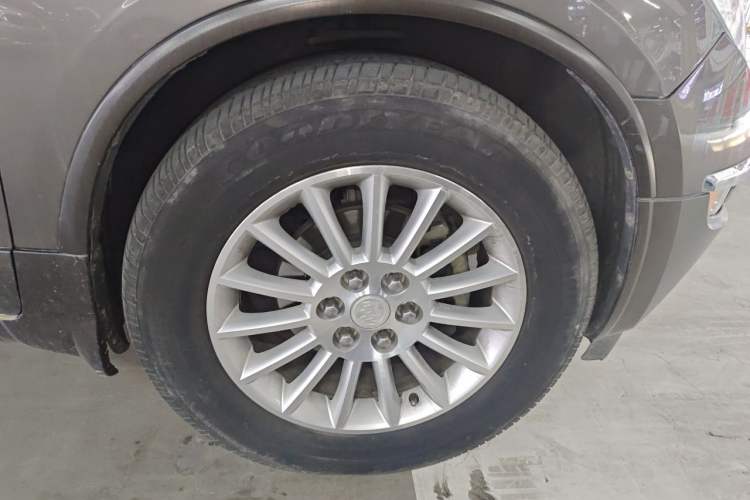 Used Buick Enclave 2013 3.6L Four-Wheel Drive Elite Edition Right Front Wheel Hub