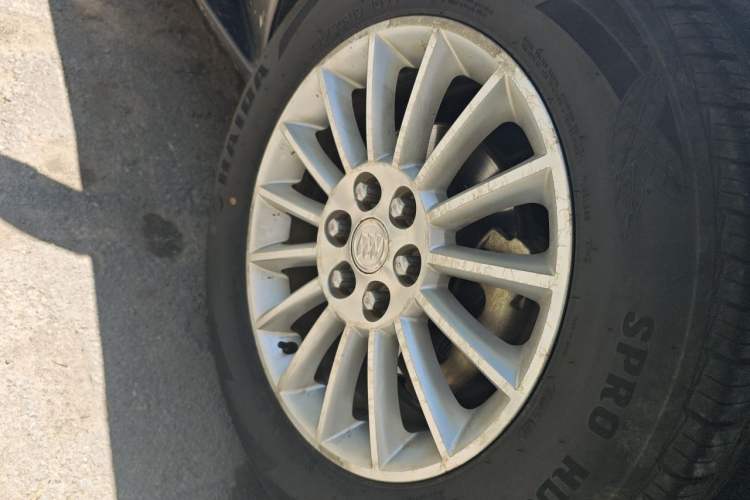 Used Buick Enclave 2013 3.6L Four-Wheel Drive Elite Edition Right Front Wheel Hub