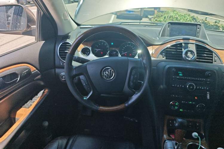 Used Buick Enclave 2013 3.6L Four-Wheel Drive Elite Edition Steering Wheel