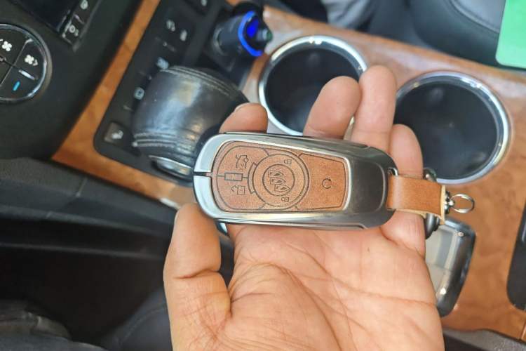 Used Buick Enclave 2013 3.6L Two-Wheel-Drive Elegance Edition Vehicle Key