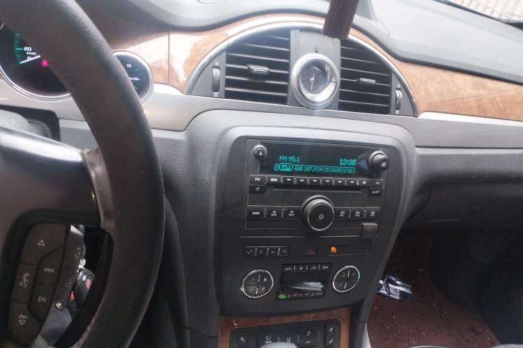 Used Buick Enclave 2013 3.6L Two-Wheel-Drive Elegance Edition Audio And AC Panel