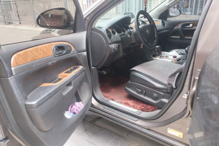 Used Buick Enclave 2013 3.6L Two-Wheel-Drive Elegance Edition Driver Seat