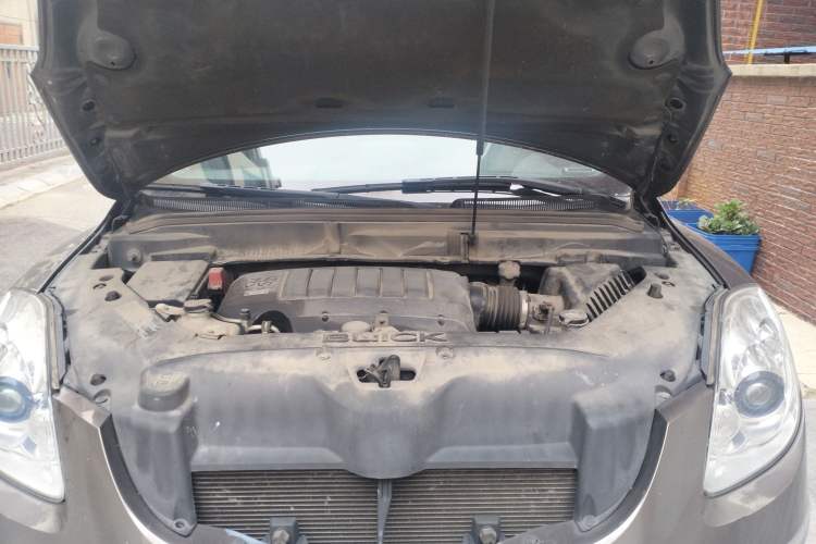 Used Buick Enclave 2013 3.6L Two-Wheel-Drive Elegance Edition Engine Bay