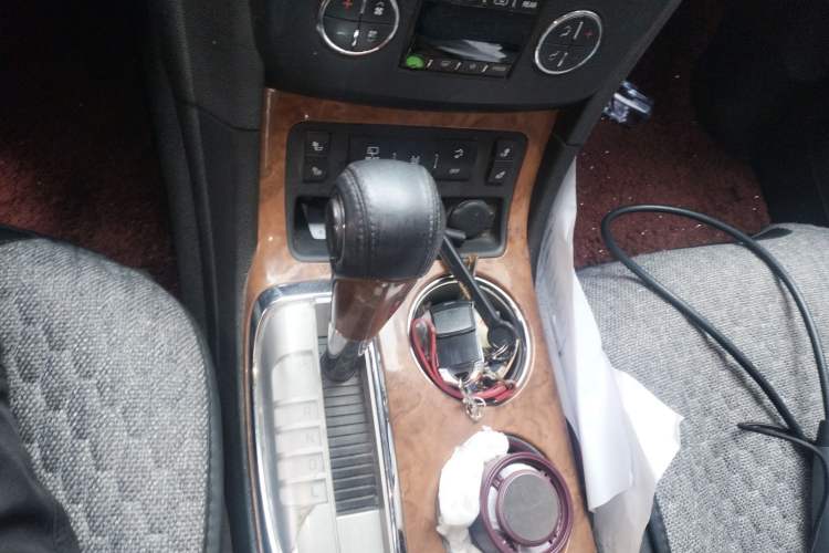 Used Buick Enclave 2013 3.6L Two-Wheel-Drive Elegance Edition Gear Lever
