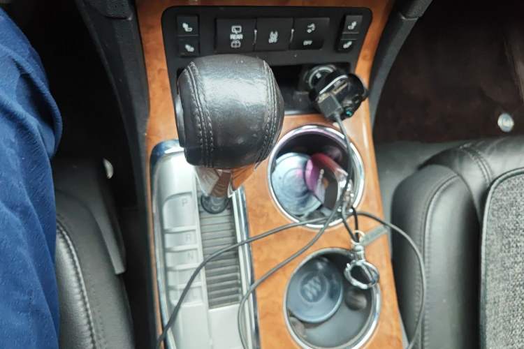 Used Buick Enclave 2013 3.6L Two-Wheel-Drive Elegance Edition Gear Lever
