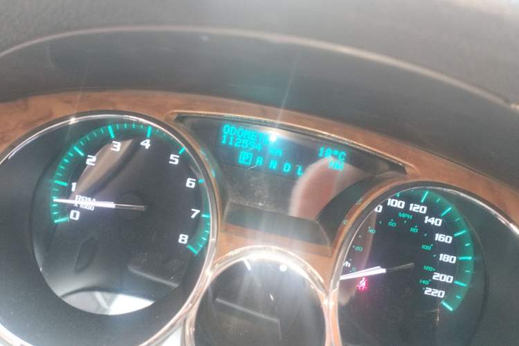 Used Buick Enclave 2013 3.6L Two-Wheel-Drive Elegance Edition Odometer Close Up