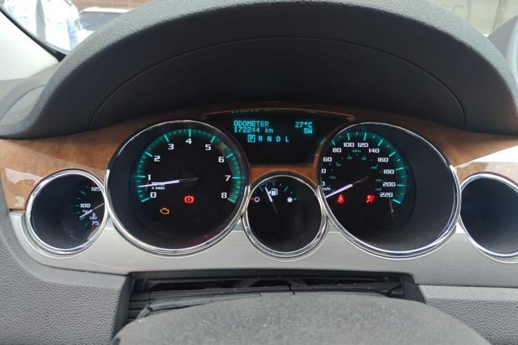 Used Buick Enclave 2013 3.6L Two-Wheel-Drive Elegance Edition Odometer Close Up