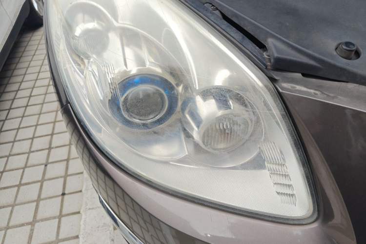 Used Buick Enclave 2013 3.6L Two-Wheel-Drive Elegance Edition Right Front Headlight