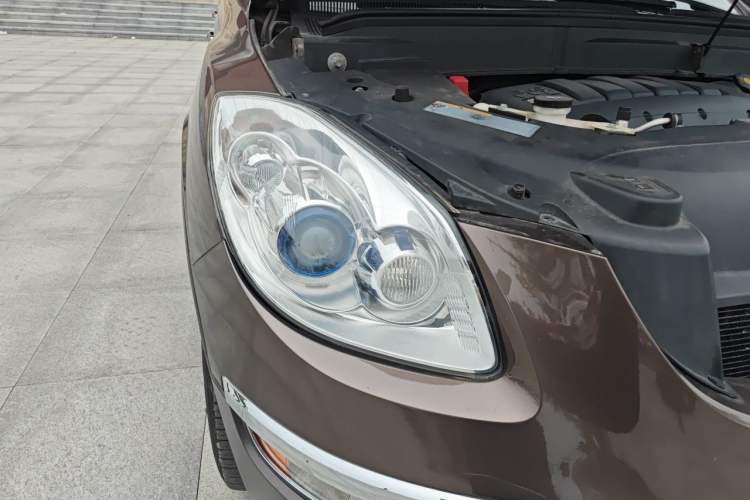 Used Buick Enclave 2013 3.6L Two-Wheel-Drive Elegance Edition Right Front Headlight