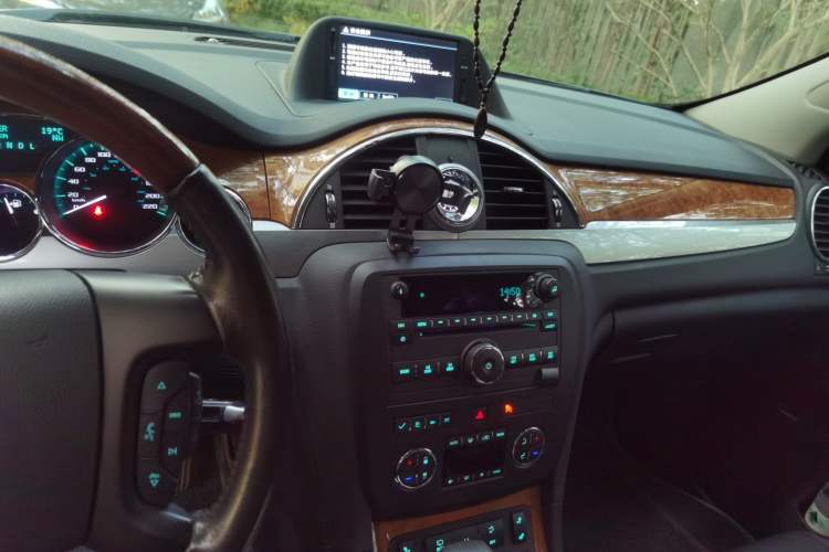 Used Buick Enclave 2013 3.6L Two-Wheel-Drive Elegance Edition Audio And AC Panel
