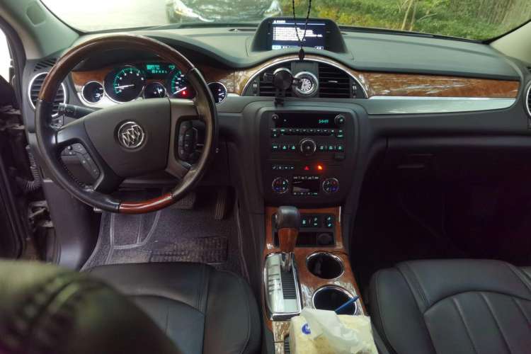 Used Buick Enclave 2013 3.6L Two-Wheel-Drive Elegance Edition Center Console