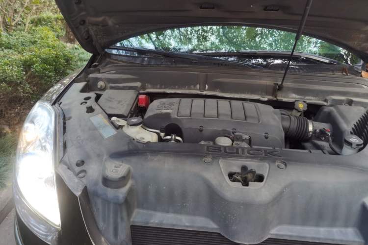 Used Buick Enclave 2013 3.6L Two-Wheel-Drive Elegance Edition Engine Bay Right