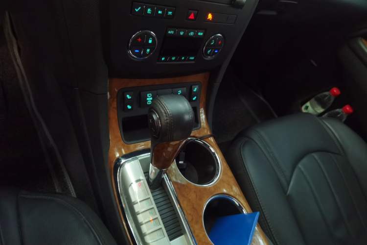 Used Buick Enclave 2013 3.6L Two-Wheel-Drive Elegance Edition Gear Lever