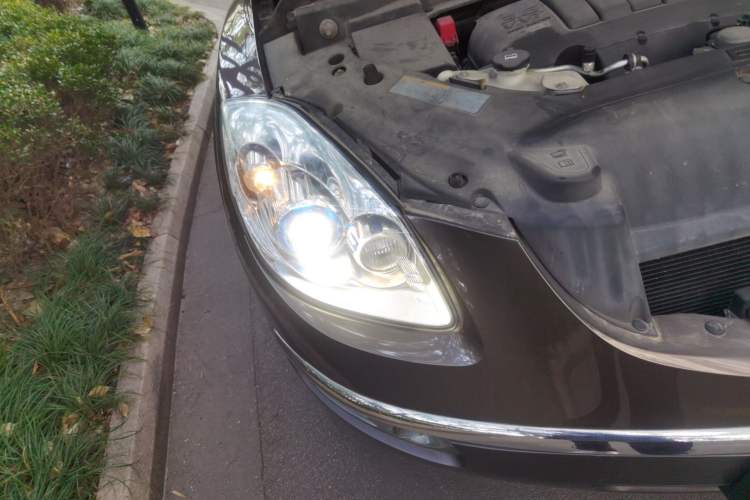 Used Buick Enclave 2013 3.6L Two-Wheel-Drive Elegance Edition Right Front Headlight