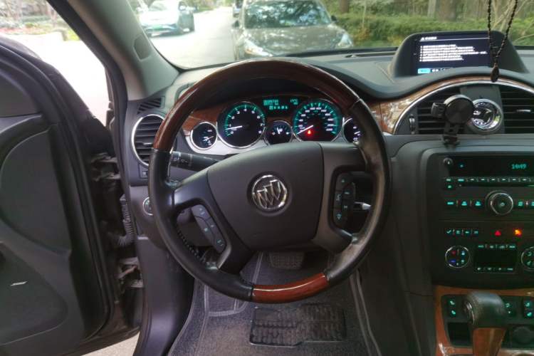 Used Buick Enclave 2013 3.6L Two-Wheel-Drive Elegance Edition Steering Wheel