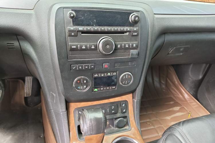 Used Buick Enclave 2013 3.6L Two-Wheel-Drive Elegance Edition Audio And AC Panel