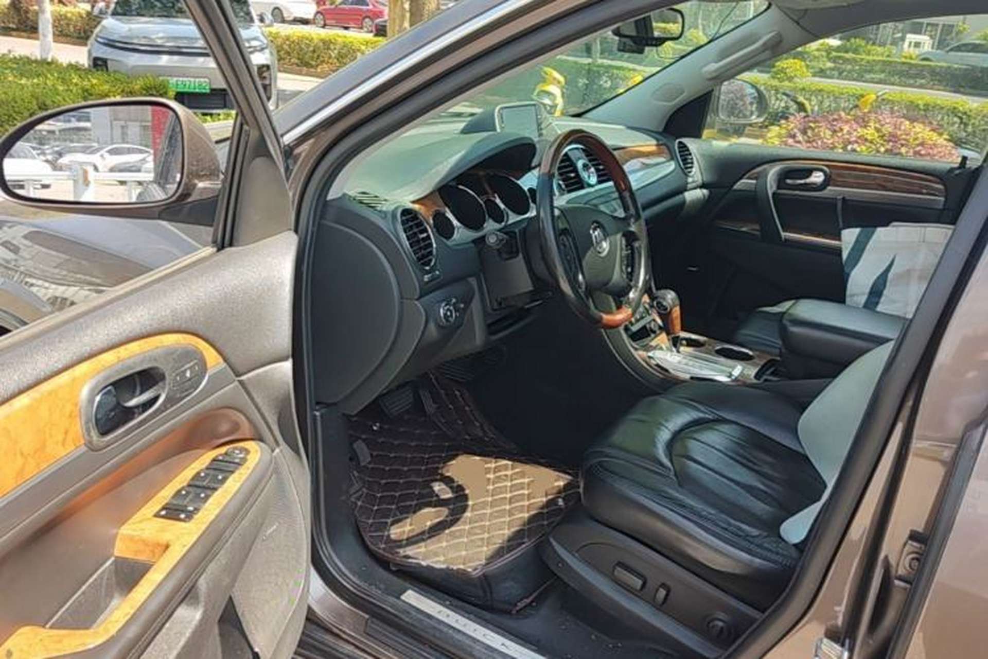 Used Buick Enclave 2013 3.6L Two-Wheel-Drive Elegance Edition Driver Seat