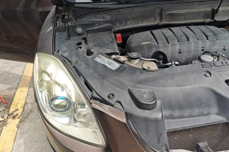 Used Buick Enclave 2013 3.6L Two-Wheel-Drive Elegance Edition Engine Bay Right