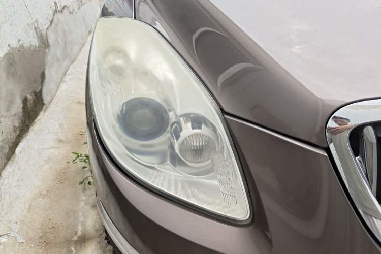 Used Buick Enclave 2013 3.6L Two-Wheel-Drive Elegance Edition Right Front Headlight