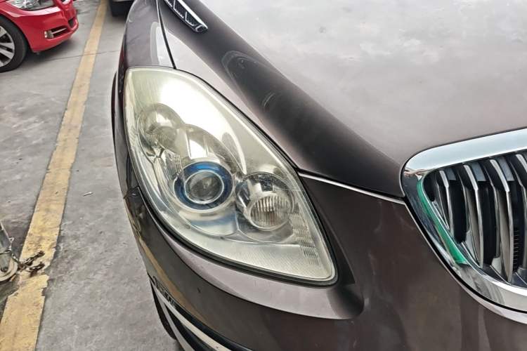 Used Buick Enclave 2013 3.6L Two-Wheel-Drive Elegance Edition Right Front Headlight