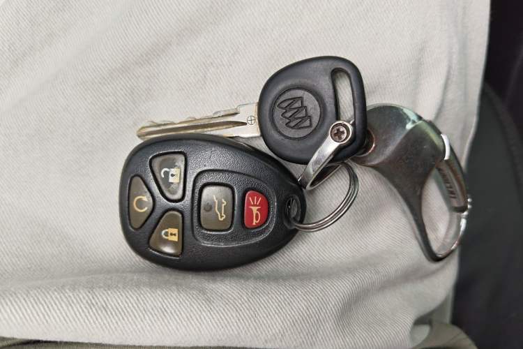 Used Buick Enclave 2013 3.6L Two-Wheel-Drive Elegance Edition Vehicle Key