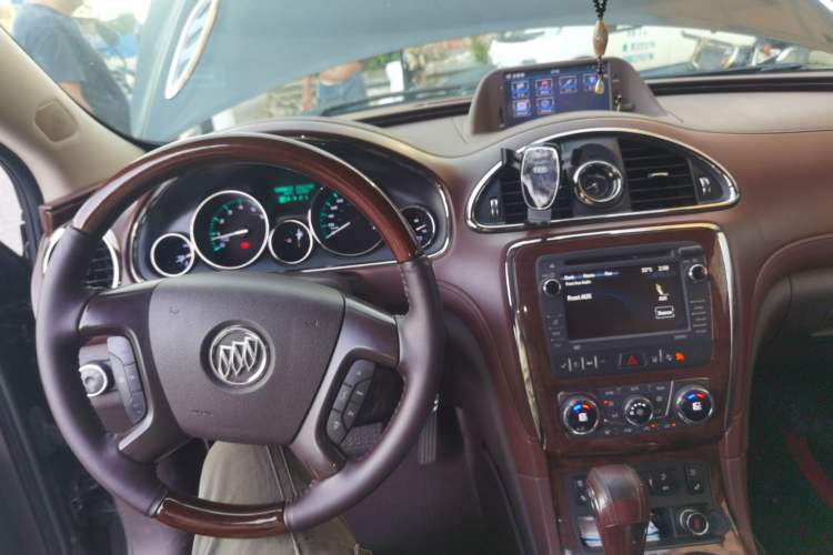 Used Buick Enclave 2014 3.6L Four-Wheel Drive Smart Luxury Flagship Edition Center Console