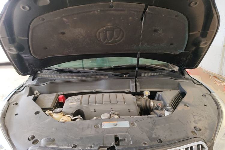 Used Buick Enclave 2014 3.6L Two-Wheel Drive Elite Comfort Version Engine Bay