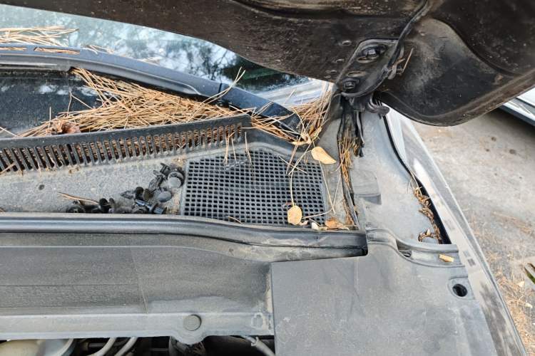Used Buick Enclave 2014 3.6L Two-Wheel Drive Elite Comfort Version Engine Bay Left