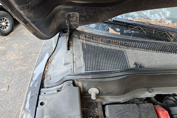 Used Buick Enclave 2014 3.6L Two-Wheel Drive Elite Comfort Version Engine Bay Right