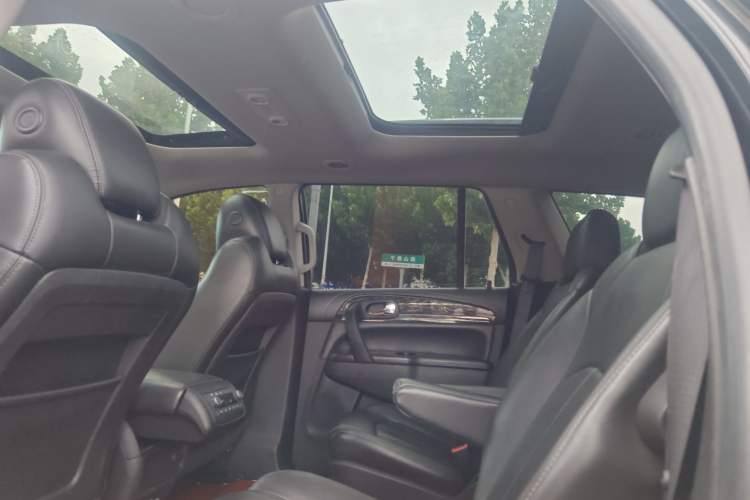 Used Buick Enclave 2014 3.6L Two-Wheel Drive Elite Comfort Version Headliner