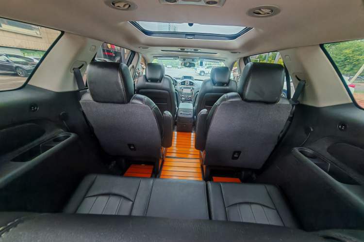 Used Buick Enclave 2014 3.6L Two-Wheel Drive Elite Comfort Version Interior 3