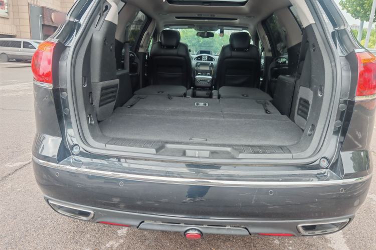 Used Buick Enclave 2014 3.6L Two-Wheel Drive Elite Comfort Version Interior 4