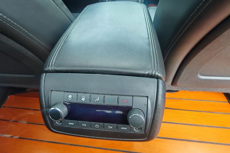 Used Buick Enclave 2014 3.6L Two-Wheel Drive Elite Comfort Version Interior 6