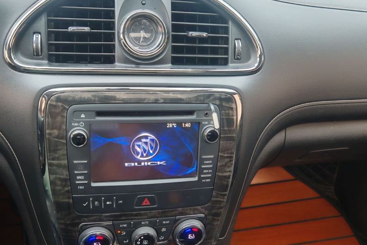 Used Buick Enclave 2014 3.6L Two-Wheel Drive Elite Comfort Version Interior 7