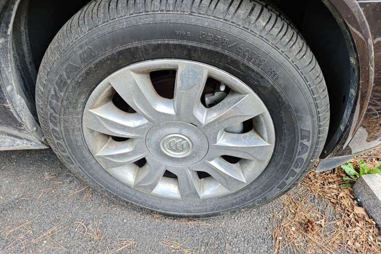 Used Buick Enclave 2014 3.6L Two-Wheel Drive Elite Comfort Version Right Front Wheel Hub