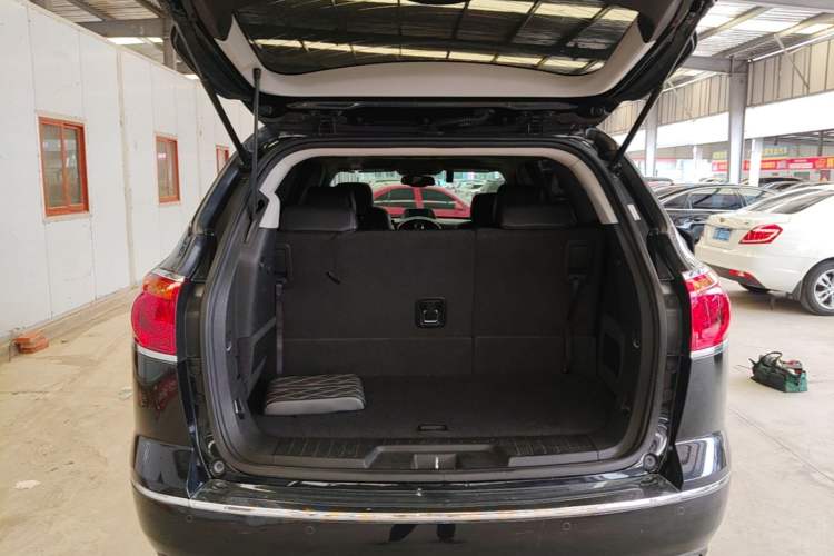 Used Buick Enclave 2014 3.6L Two-Wheel Drive Elite Comfort Version Trunk