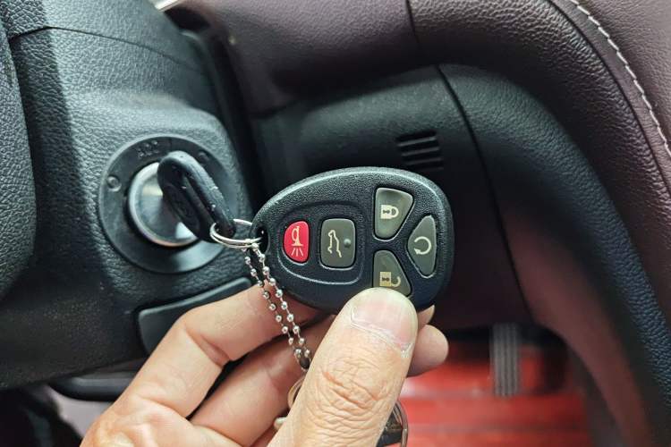 Used Buick Enclave 2014 3.6L Two-Wheel Drive Elite Comfort Version Vehicle Key