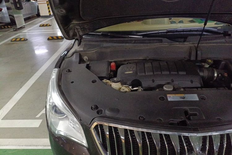 Used Buick Enclave 2014 3.6L Two-Wheel Drive Elite Comfort Version Engine Bay Right
