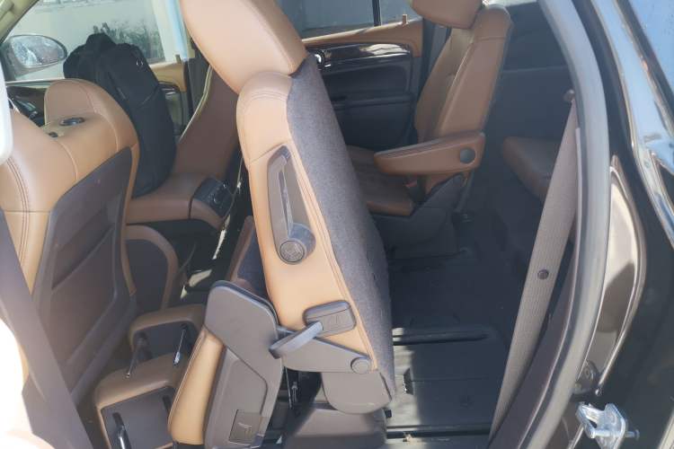 Used Buick Enclave 2014 3.6L Two-Wheel Drive Elite Comfort Version Interior 4