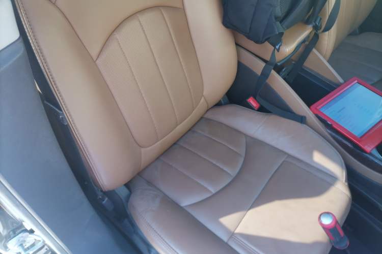 Used Buick Enclave 2014 3.6L Two-Wheel Drive Elite Comfort Version Right Front Seat