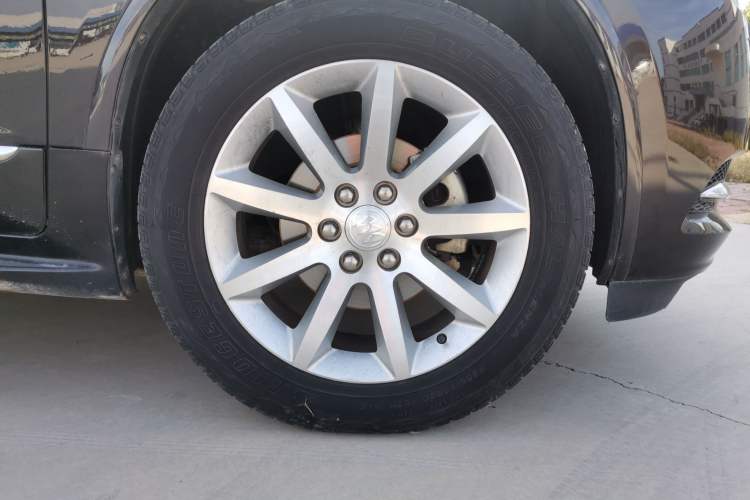 Used Buick Enclave 2014 3.6L Four-Wheel Drive Smart Luxury Flagship Edition Right Front Wheel Hub