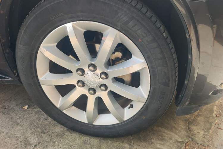 Used Buick Enclave 2014 3.6L Four-Wheel Drive Smart Luxury Flagship Edition Right Front Wheel Hub