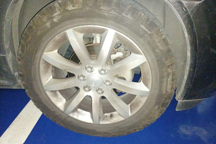 Used Buick Enclave 2014 3.6L Four-Wheel Drive Smart Luxury Flagship Edition Right Front Wheel Hub
