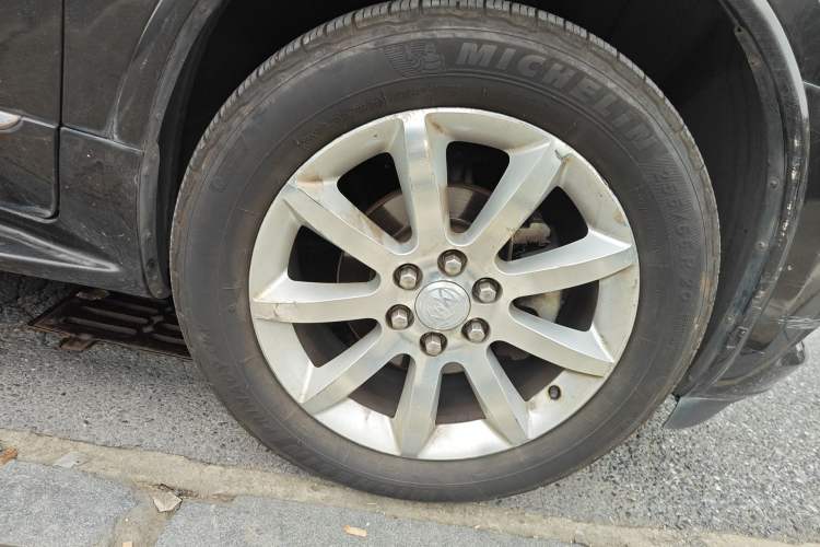Used Buick Enclave 2014 3.6L Four-Wheel Drive Smart Luxury Flagship Edition Right Front Wheel Hub