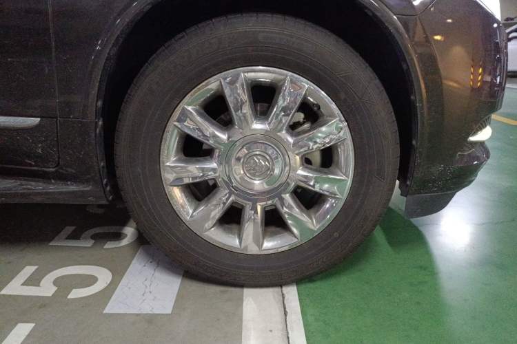 Used Buick Enclave 2014 3.6L Two-Wheel Drive Elite Comfort Version Right Front Wheel Hub