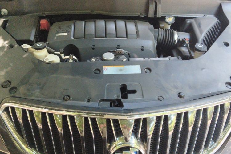 Used Buick Enclave 2014 3.6L Two-Wheel Drive Elite Comfort Version Engine Bay