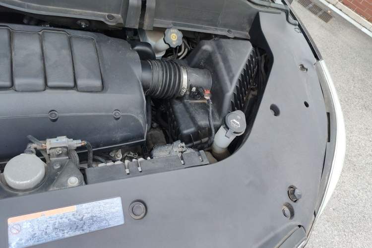 Used Buick Enclave 2014 3.6L Two-Wheel Drive Elite Comfort Version Engine Bay Left