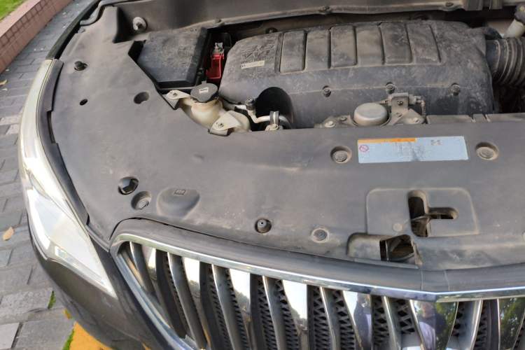 Used Buick Enclave 2014 3.6L Two-Wheel Drive Elite Comfort Version Engine Bay Right
