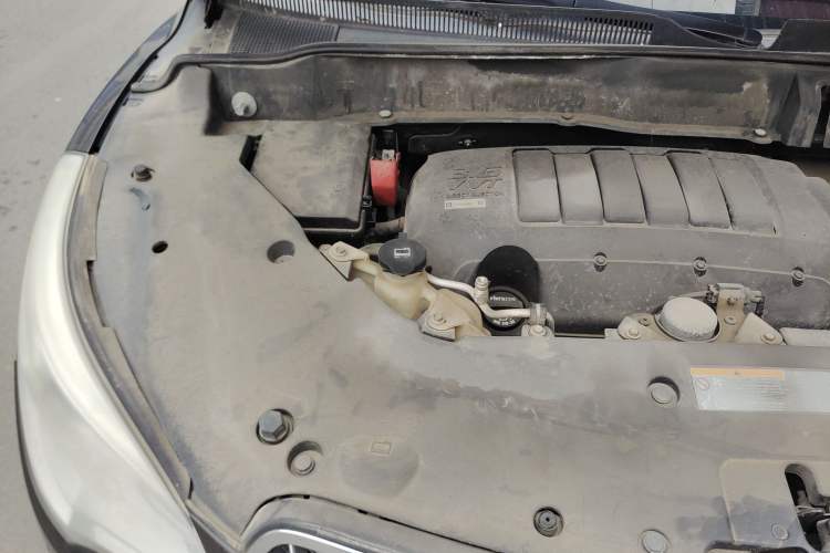 Used Buick Enclave 2014 3.6L Two-Wheel Drive Elite Comfort Version Engine Bay Right